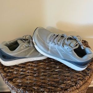 Topo Athletic- Men’s 9.5